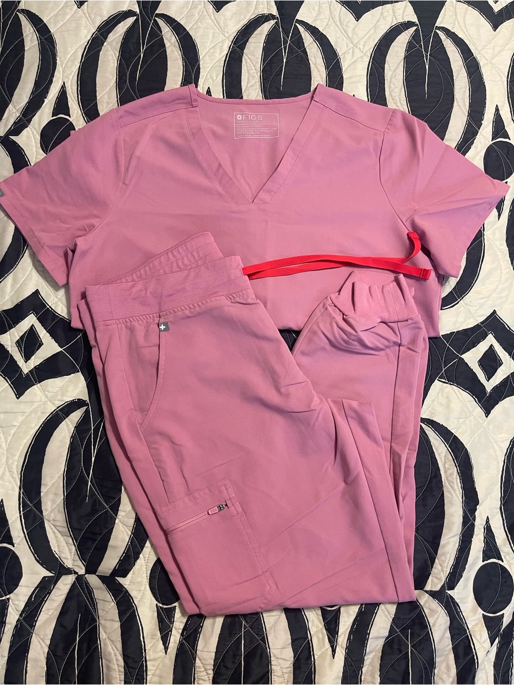 FIGS Quartz Scrub Set – Catarina Top & Zamora Jogger Pants – Large